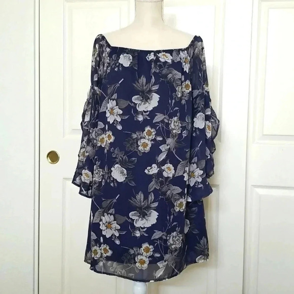 Altar'd State Dresses & Skirts - Altar'd State Navy Long sleeve Floral Dress